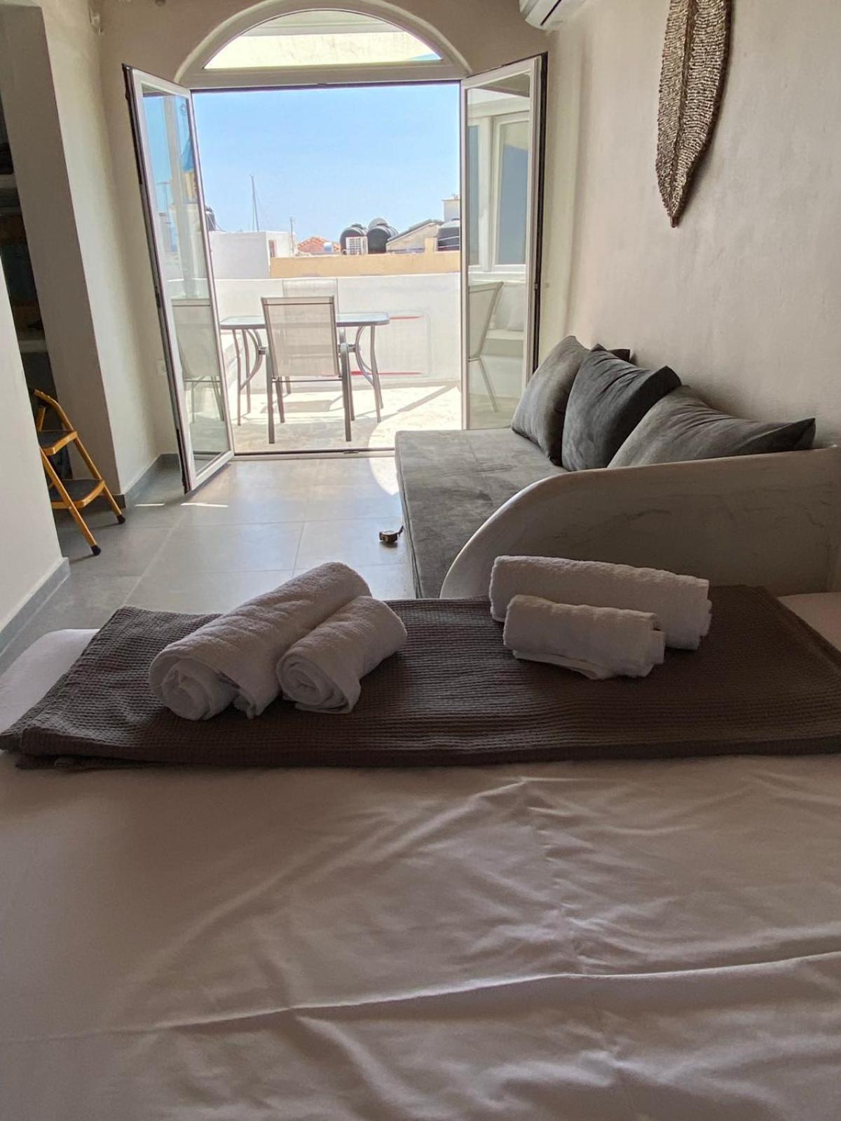 Appartamento Iakovos' Luxury Penthouse Tínos Esterno foto
