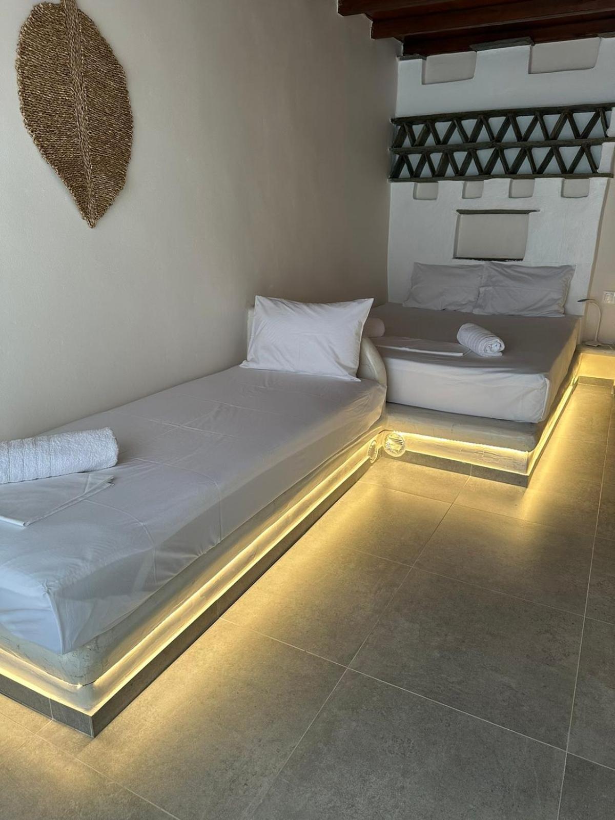 Appartamento Iakovos' Luxury Penthouse Tínos Esterno foto